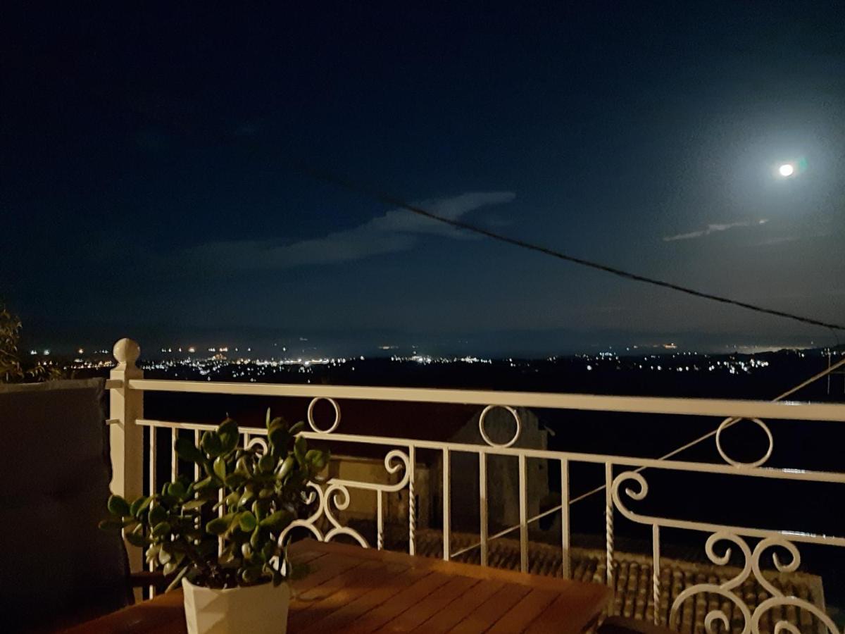 Kontis Apts Apartment Пелекас Екстериор снимка