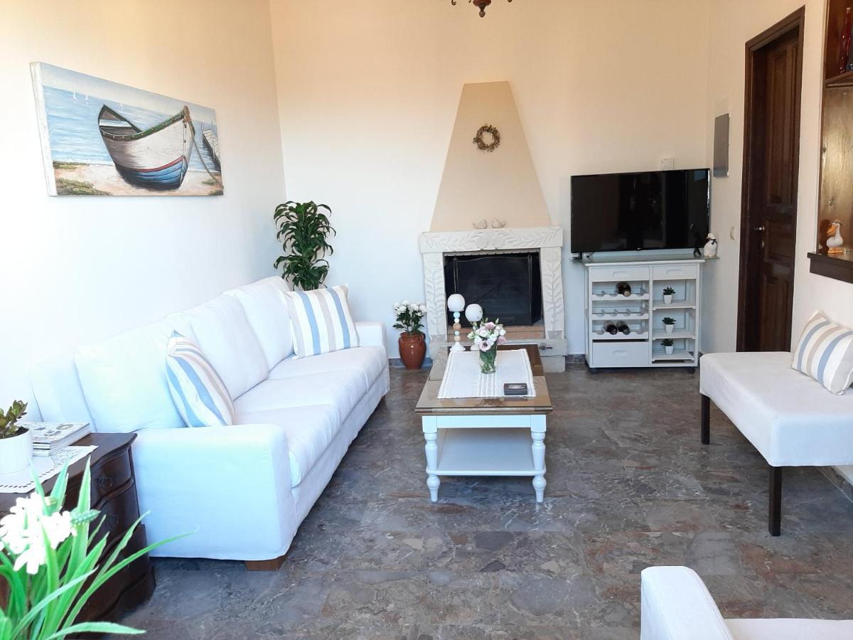 Kontis Apts Apartment Пелекас Екстериор снимка