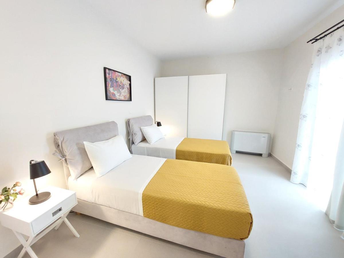 Kontis Apts Apartment Пелекас Екстериор снимка