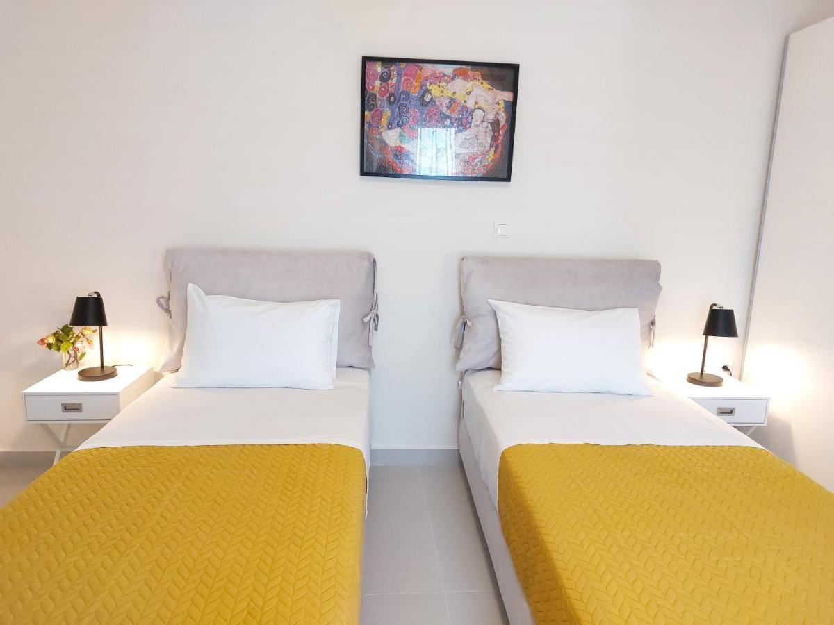 Kontis Apts Apartment Пелекас Екстериор снимка
