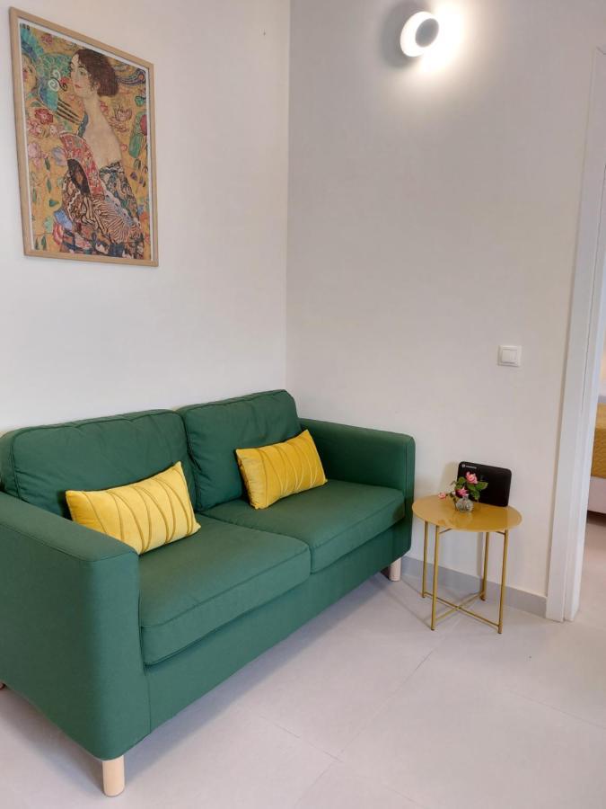 Kontis Apts Apartment Пелекас Екстериор снимка