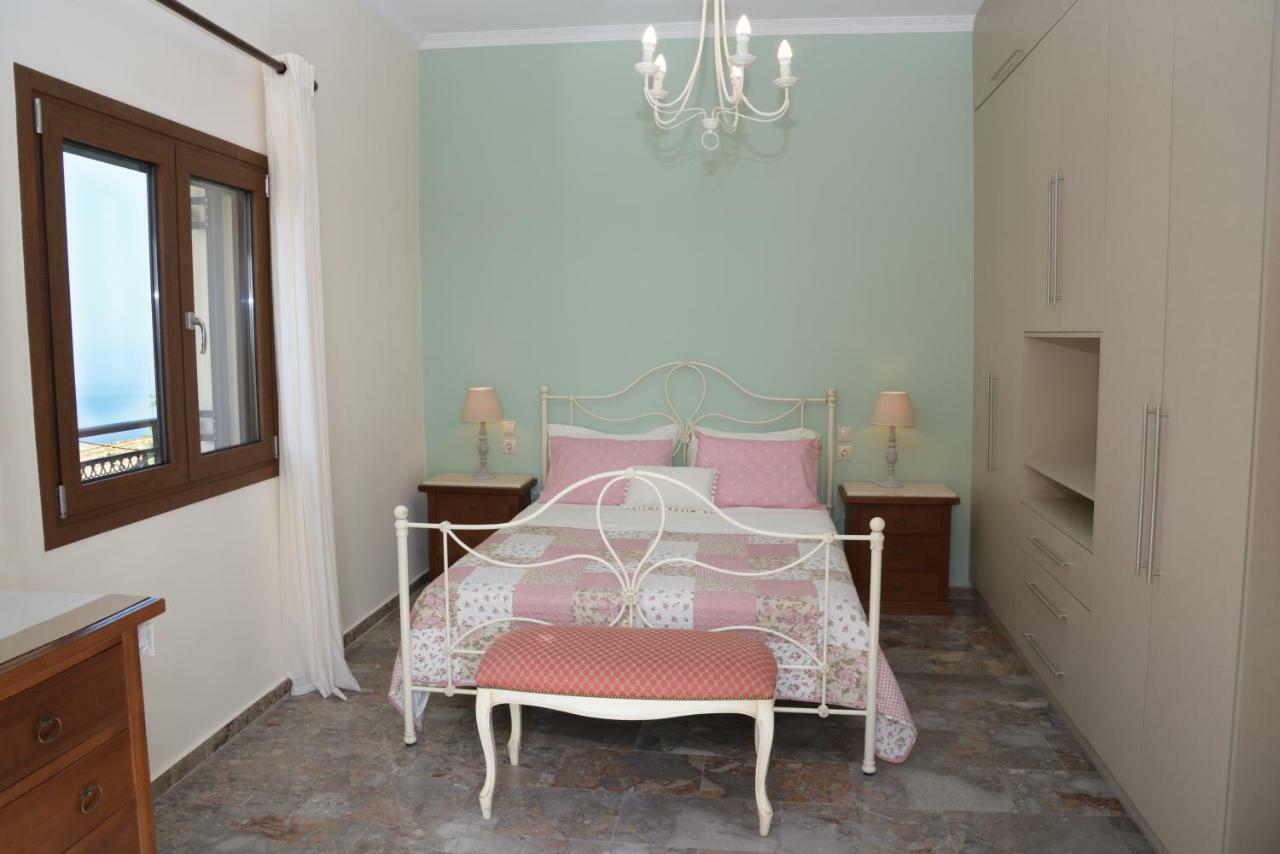 Kontis Apts Apartment Пелекас Екстериор снимка