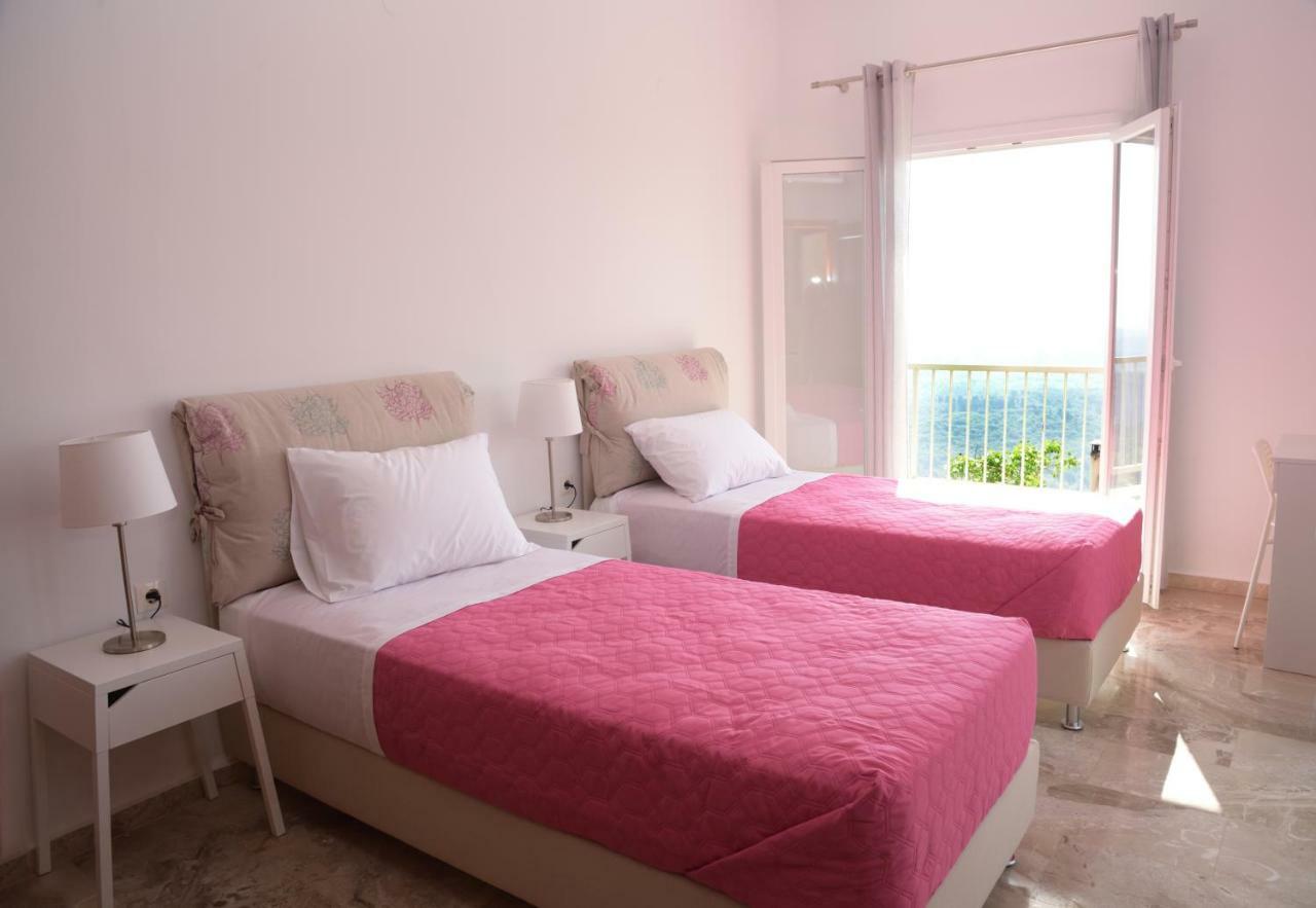 Kontis Apts Apartment Пелекас Екстериор снимка