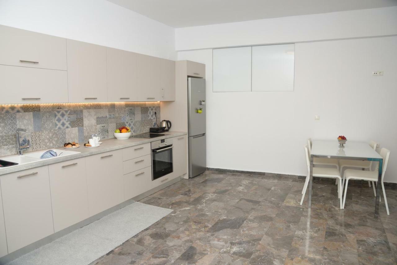 Kontis Apts Apartment Пелекас Екстериор снимка