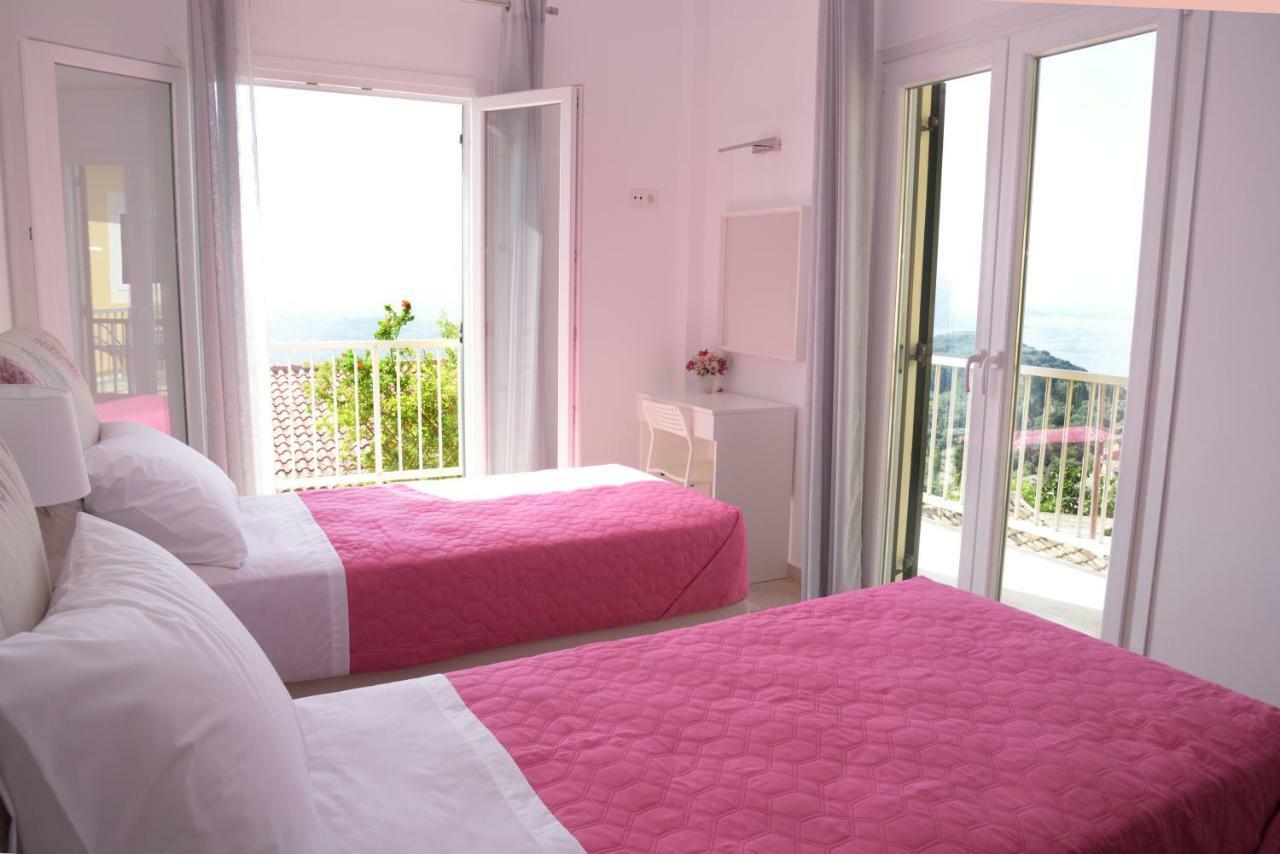 Kontis Apts Apartment Пелекас Екстериор снимка