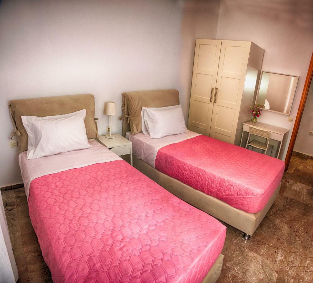 Kontis Apts Apartment Пелекас Екстериор снимка