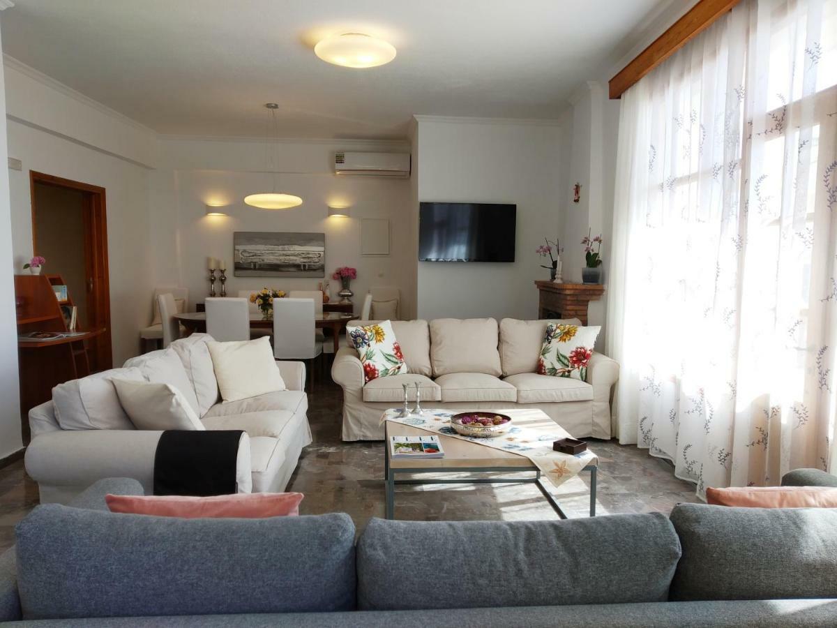Kontis Apts Apartment Пелекас Екстериор снимка
